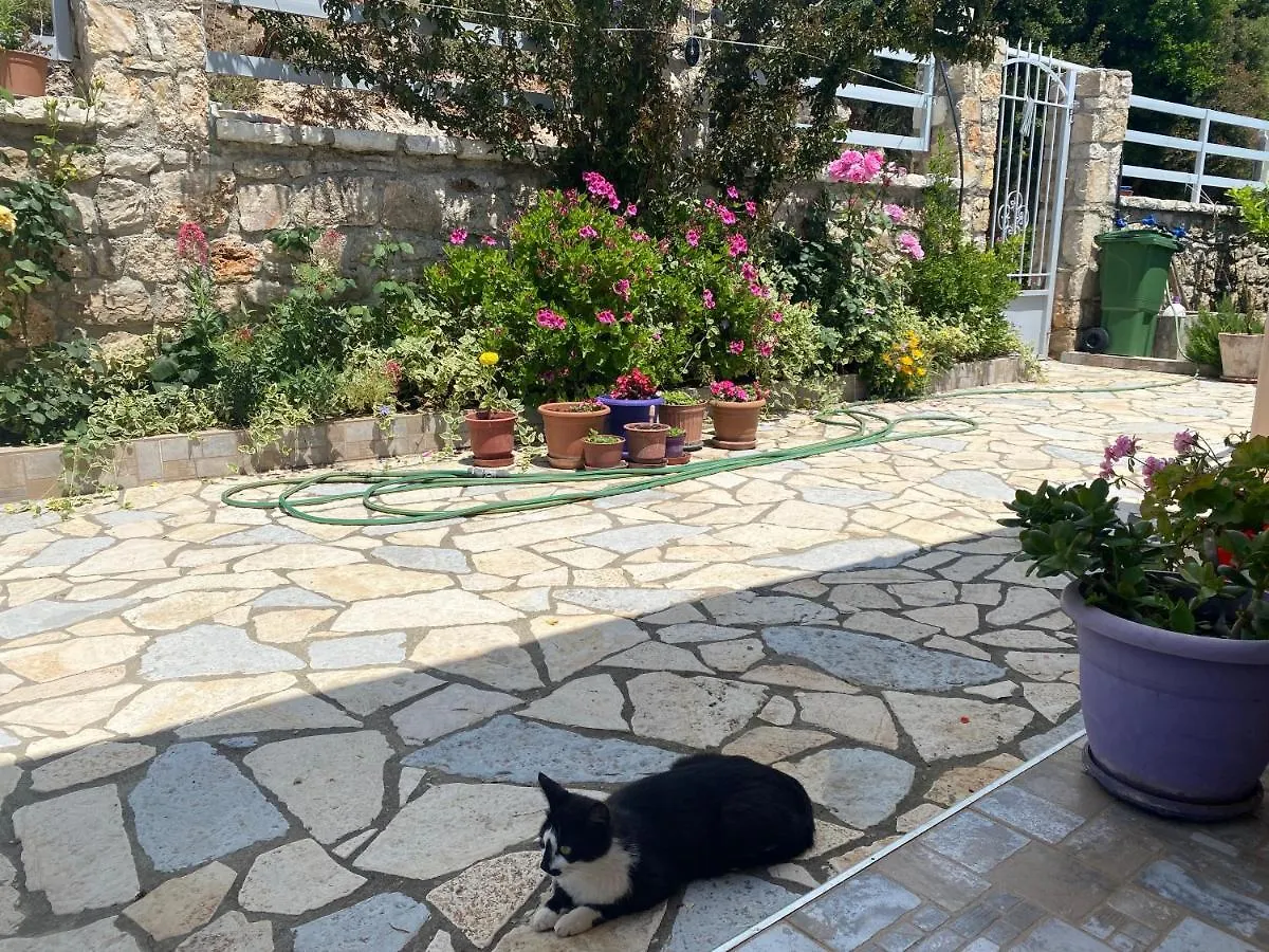 Vila Aleks Vuno Albania